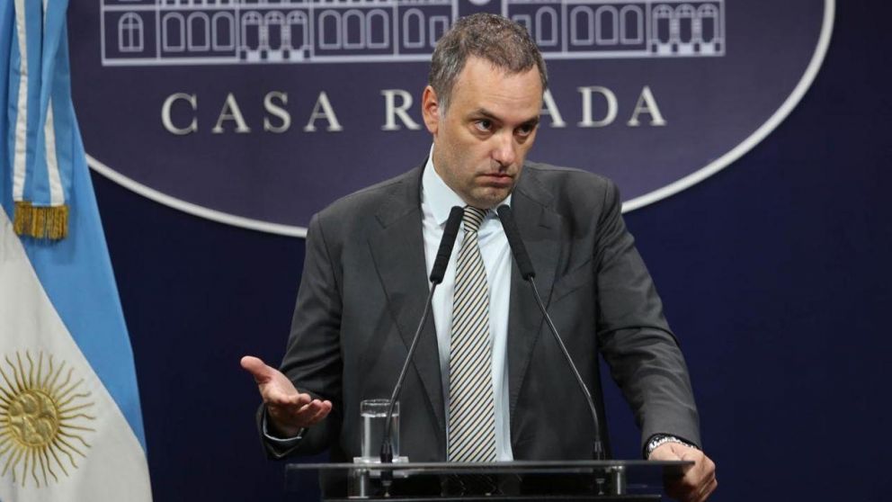 Adorni lo confirmó a periodistas en conferencia de prensa