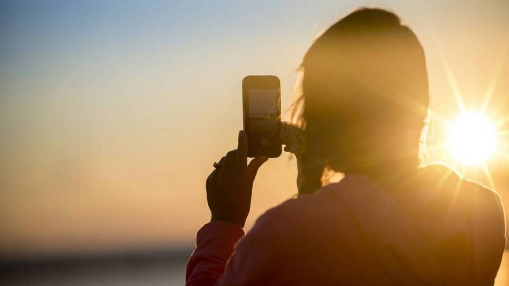 Cómo cuidar al celular del calor
