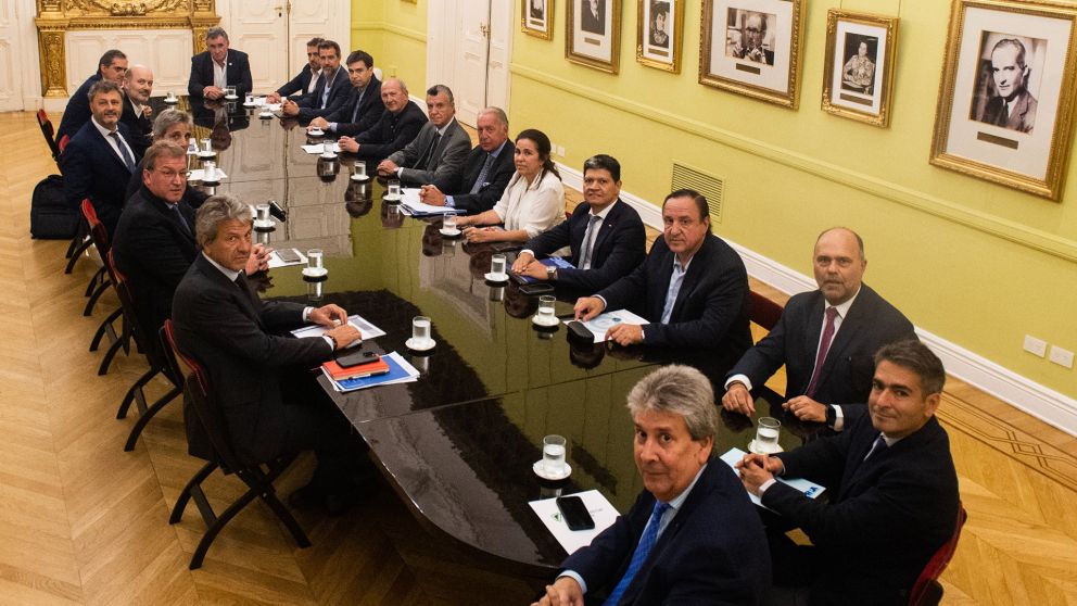 El agro apoyó parte de la Ley Bases y el DNU pero puso reparos en las retenciones