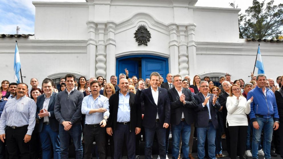 Apoyo de gobernadores a Massa