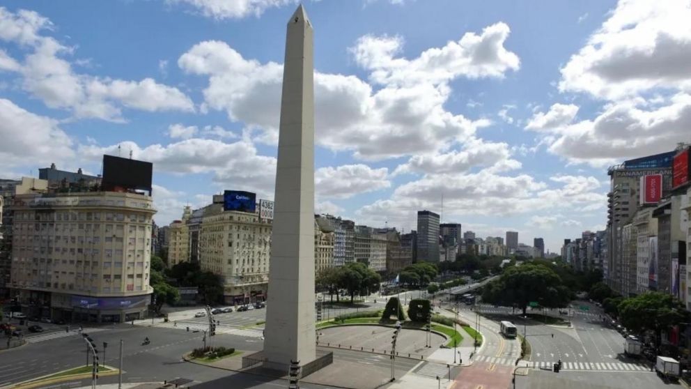 Argentina recibe a turistas extranjeros y genera divisas