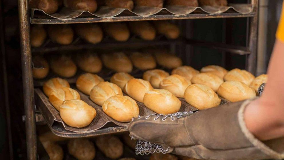 Panaderías de distintos puntos del país cerraron sus puertas ante la caída del consumo y los altos costos.