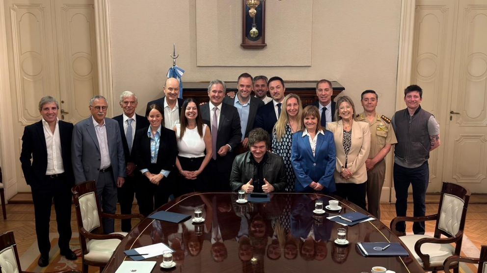 Javier Milei junto a su gabinete.