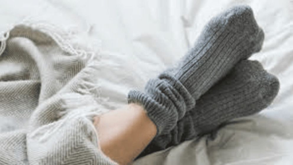 Dormir con medias: la razón oculta detrás de este hábito