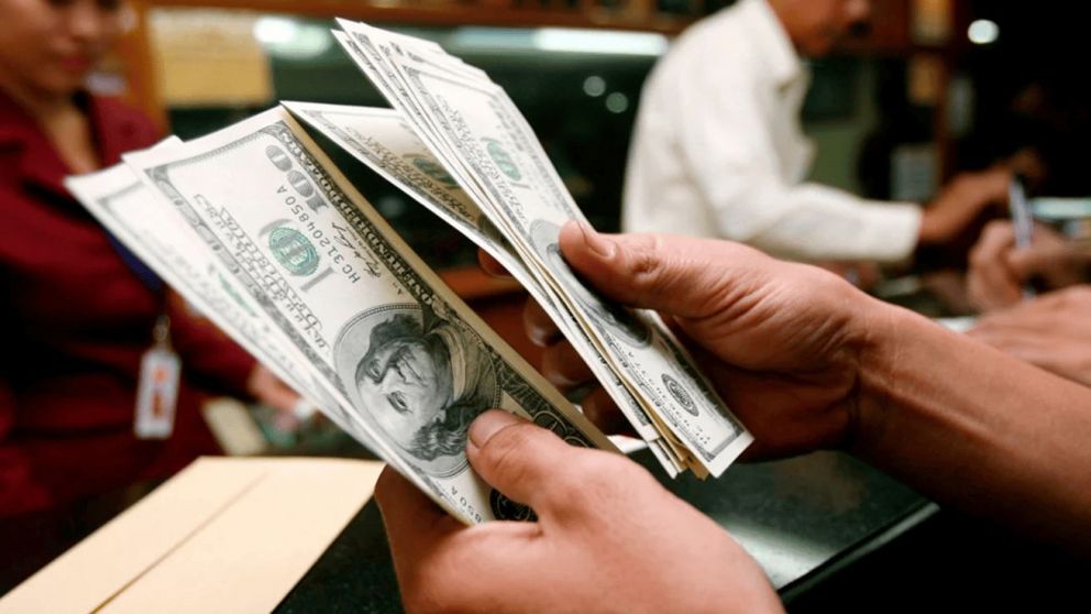 El dólar cotizó este martes a $1.450