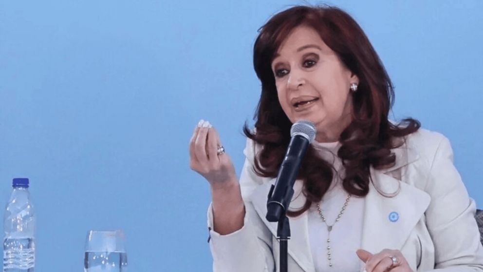 Cristina Kirchner apuntó contra la política monetaria del Gobierno.