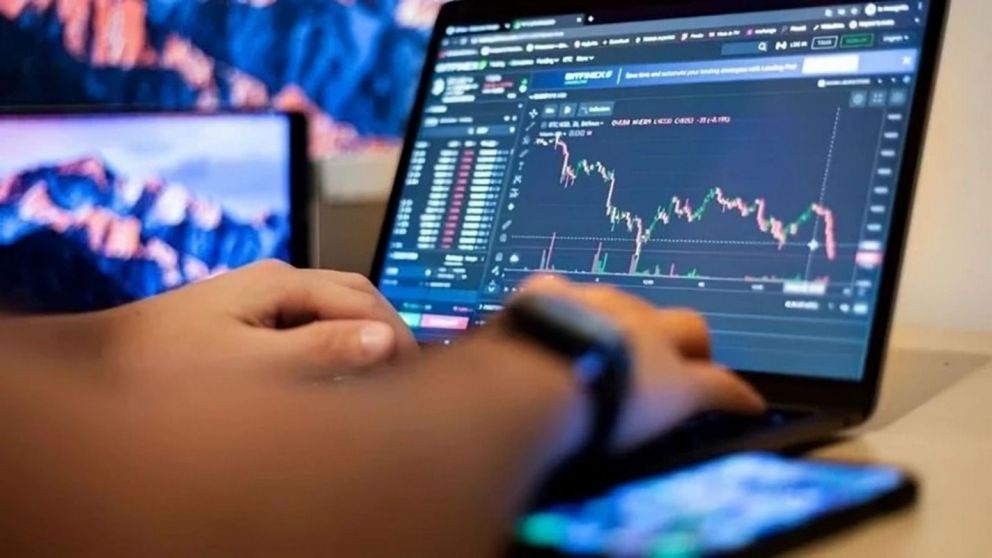 Bajó el riesgo país y el dólar se calmó.