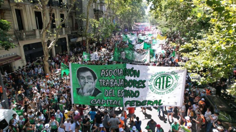 Los trabajadores estatales están de paro