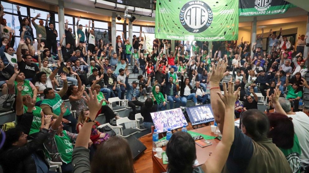 ATE convoc� a un paro nacional y una movilizaci�n a la Secretar�a de Trabajo en rechazo a la reforma laboral.