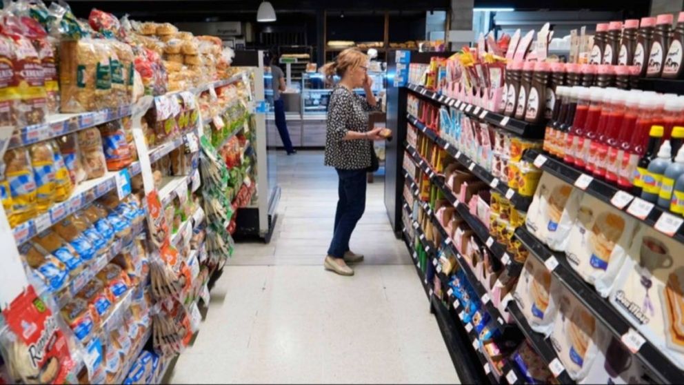 El IPIM subió solo 1,1% en octubre y quedó por debajo del IPC, pero economistas advierten que la presión cambiaria podría recalentarse en noviembre.
