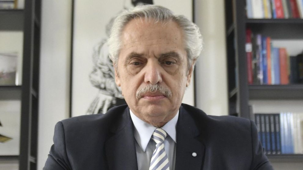 La Cámara Federal porteña confirmó el procesamiento del expresidente Alberto Fernández por las contrataciones de seguros durante su gestión.