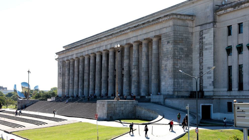 Desde la UBA los decanos hacen un pedido a Milei de que no vete la ley universitaria.