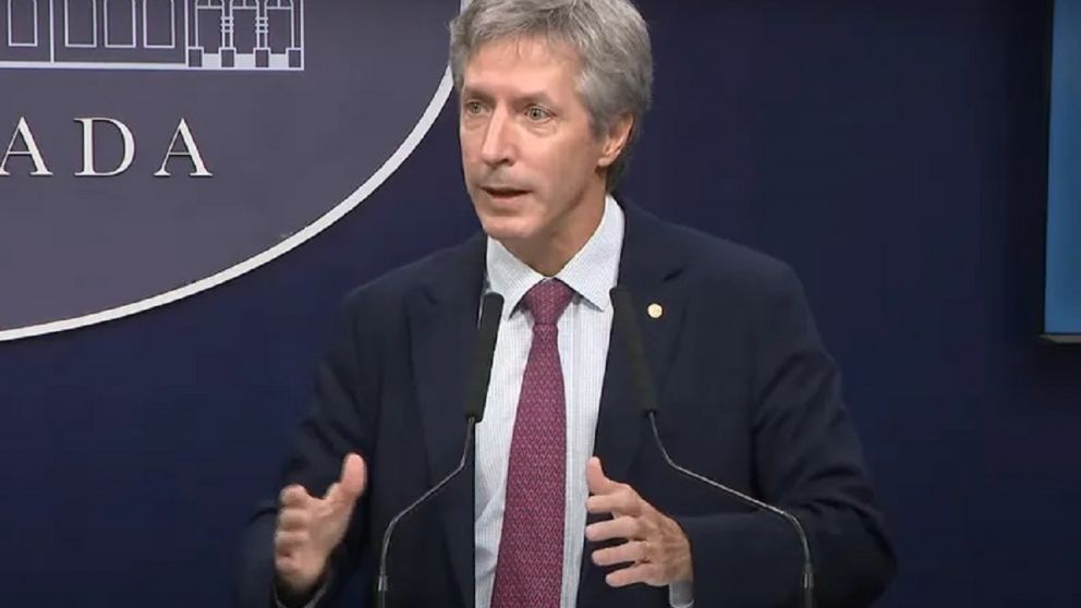 El presidente del BCRA, Santiago Bausili, bajó la tasa para intentar reanimar a una actividad que viene de dos trimestres en baja