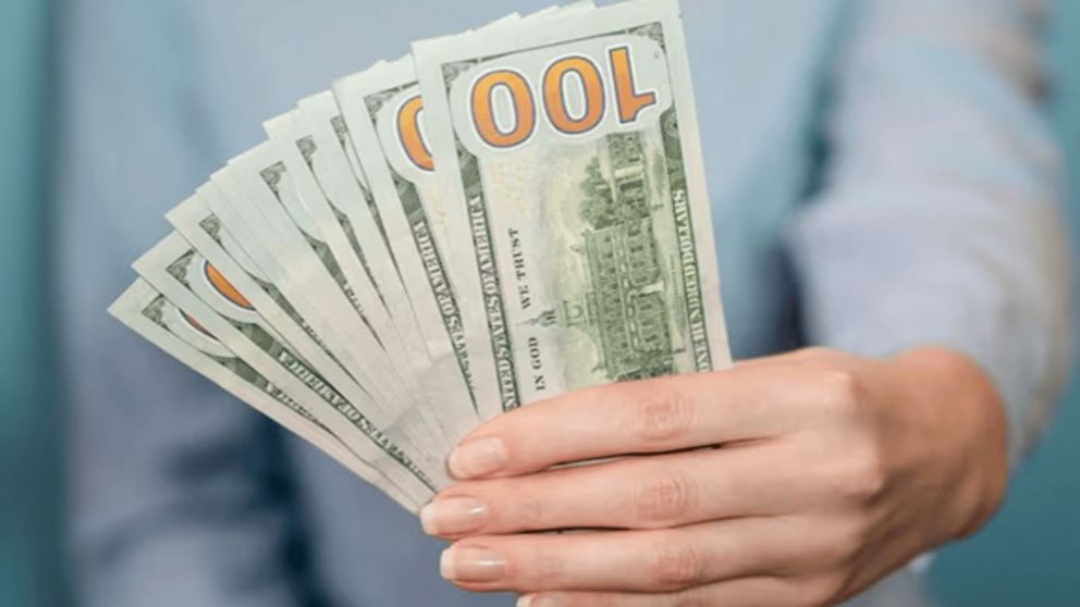 Dólar hoy: el oficial alcanzó los $1385