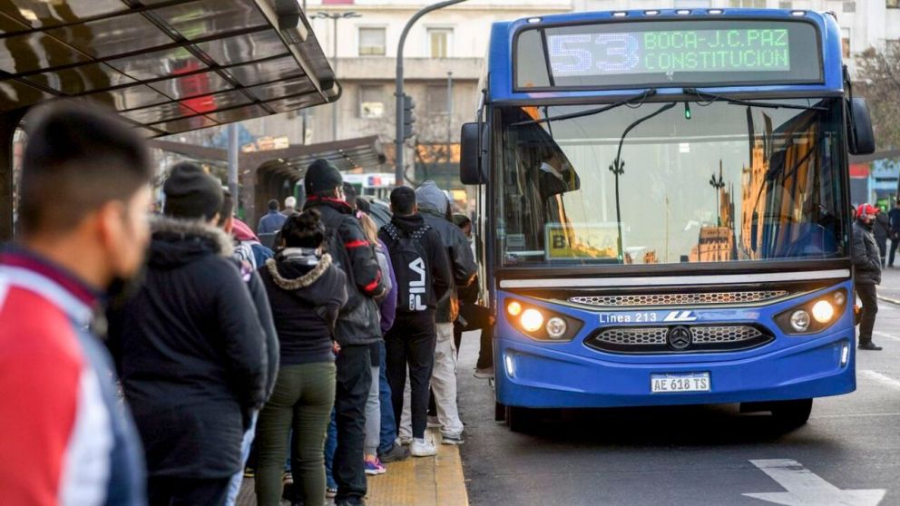zzzznacp2NOTICIAS ARGENTINAS BAIRES, ABRIL 18: (ARCHIVO) El conflicto entre las lineas de colectivo del Area Metropolitana de Buenos Aires (AMBA) y el Gobierno se profundizo en las ultimas horas, a pesar de las negociaciones. Foto NA: JUAN VARGAS (zzz