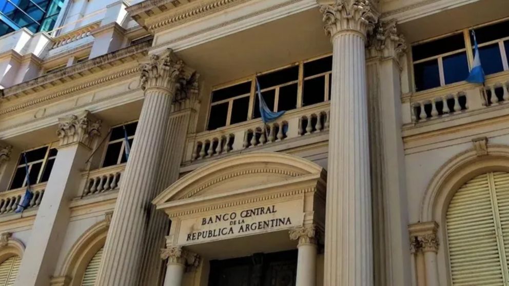 El BCRA vendió parte de las reservas para evitar que se supere la banda cambiaria