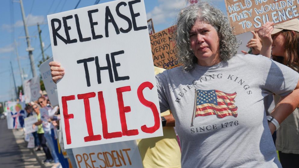 El Departamento de Justicia de EEUU investigar� v�nculos de Bill Clinton con Epstein