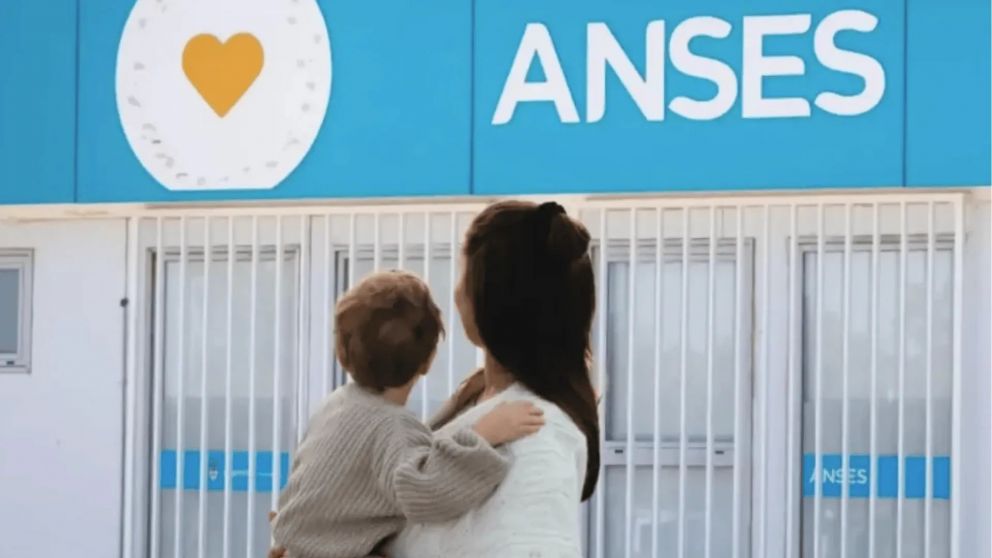 AUH de ANSES: ¿Cuánto cobrarán en julio con el nuevo aumento y qué extras les corresponde?