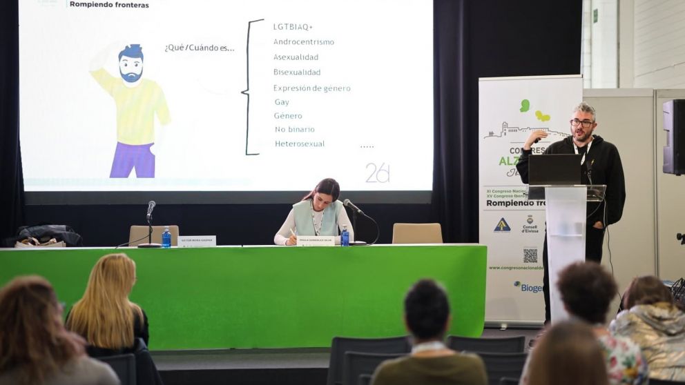 Expertos y familiares exigen atención integral para colectivos vulnerables con Alzheimer