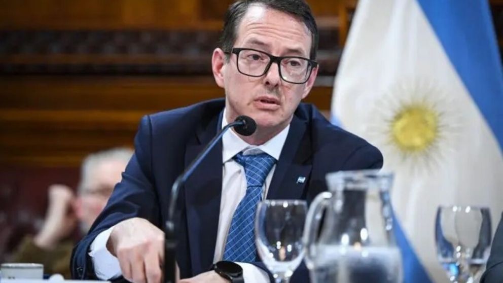 El secretario de Hacienda, Carlos Guberman