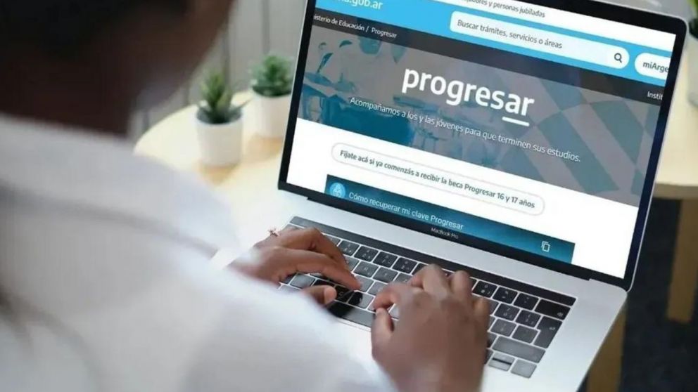 Qui�nes cobran las Becas Progresar en junio