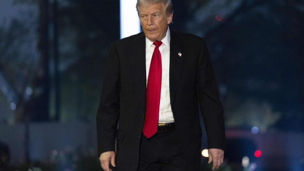 Trump amenaza con recortar sueldos a controladores aéreos durante cierre de gobierno