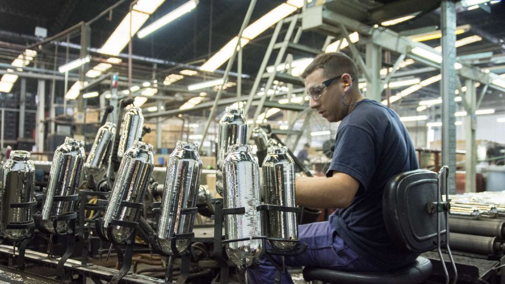 La actividad económica mostrará una caída para marzo pero será positiva en el trimestre