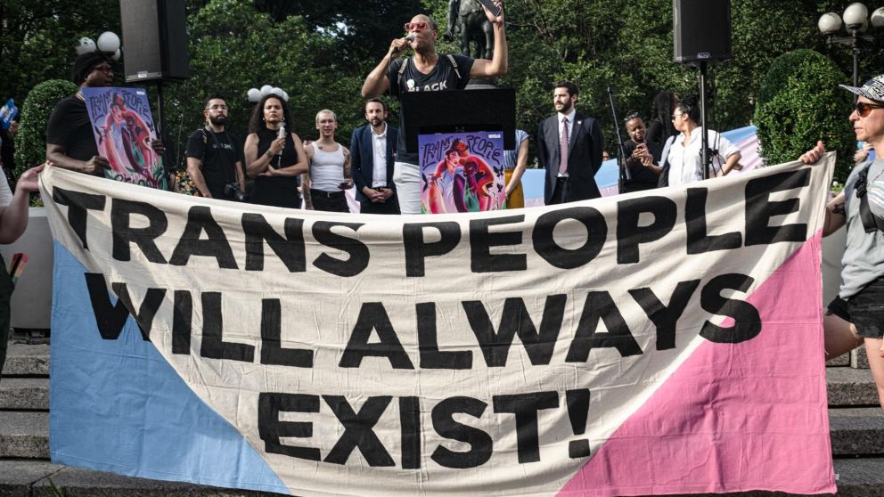 El Supremo de EEUU permite a Trump eliminar la identidad de género de los pasaportes