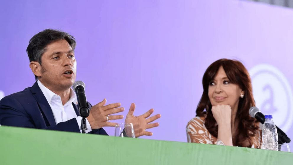 Cristina sigue cosechando críticas de intendentes peronistas bonaerense a raíz de su carta en la que criticó a Kicillof por el desdoblamiento.