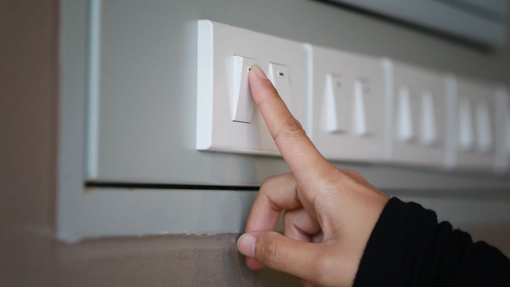 A desenchufar aparatos para ahorrar electricidad