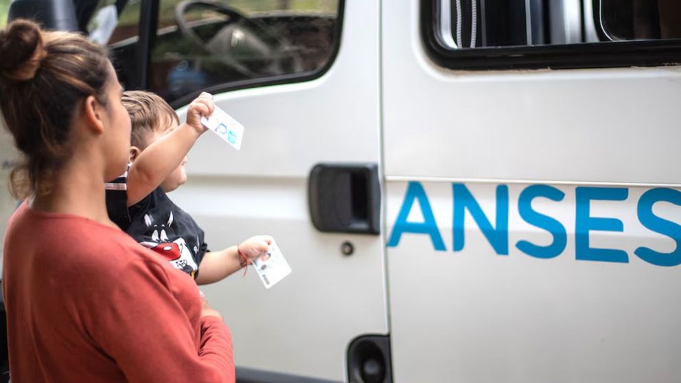 ANSES: qué montos recibirán en octubre los titulares de AUH