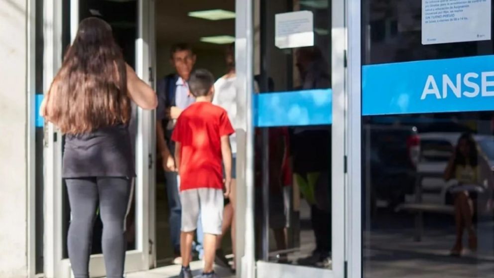 ¡Buenas noticias para AUH! Anses confirmó $390.000 en octubre ¿quiénes lo cobrarán?