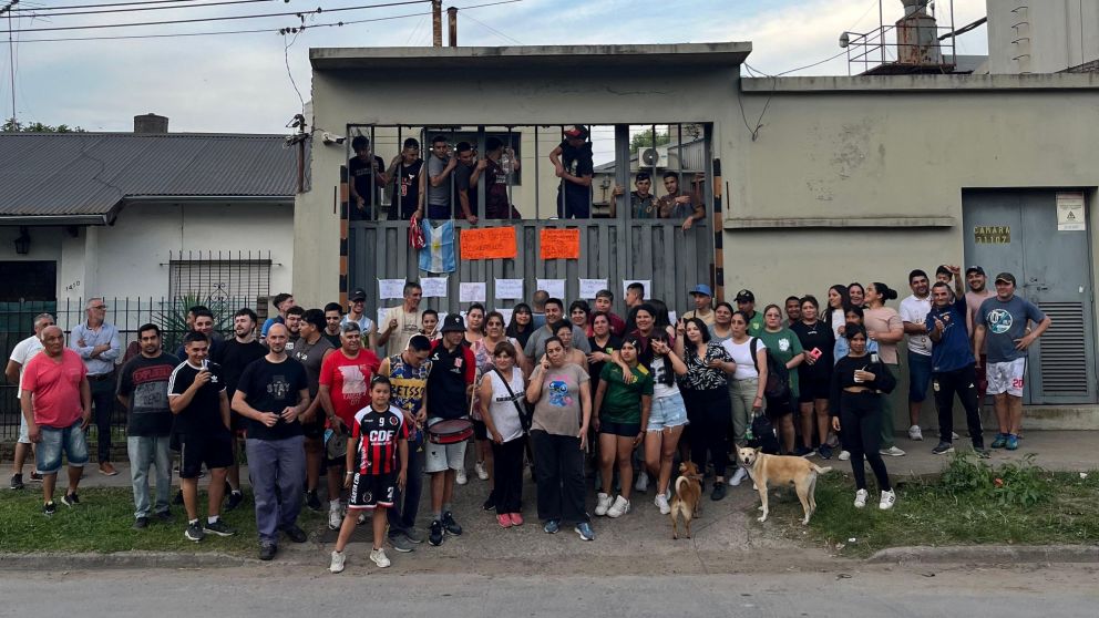 Los familiares de los trabajadores apoyan la lucha por su reincorporación