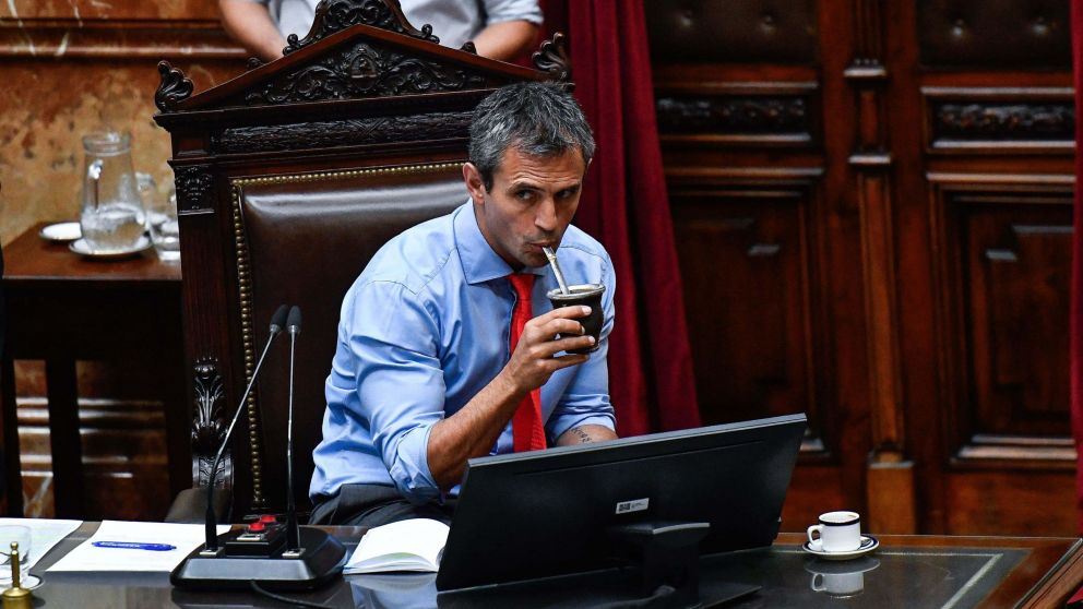 Menem forzó un empate que traba la tarea