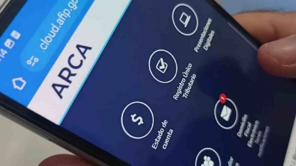 A qué contribuyentes ARCA les suspenderá las cuentas bancarias y tarjetas de crédito.