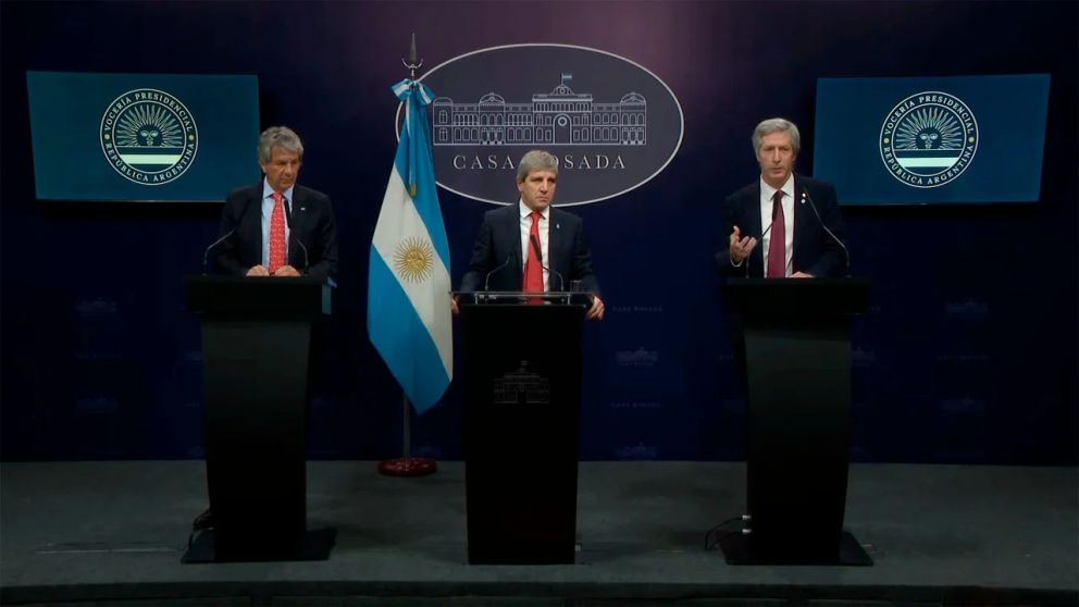 Solo algunas de las medidas anunciadas por Pazo, Caputo y Bausili apuntaron a los dólares bajo el colchón