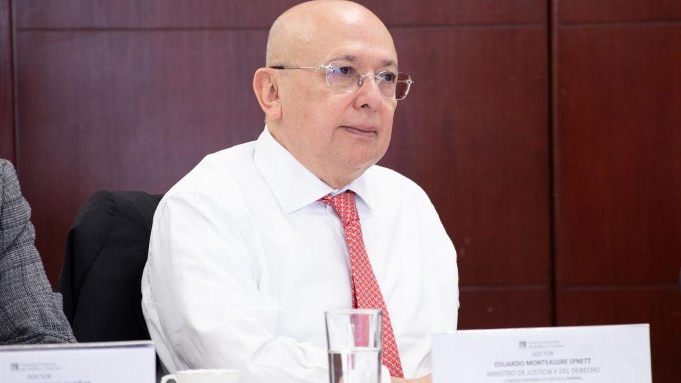 augusto ocampo asume como ministro interino de justicia en colombia tras renuncia de montealegre