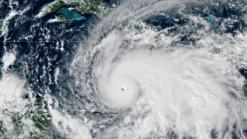 tragedia en jamaica: tres muertos mientras el país se prepara para el huracán melissa