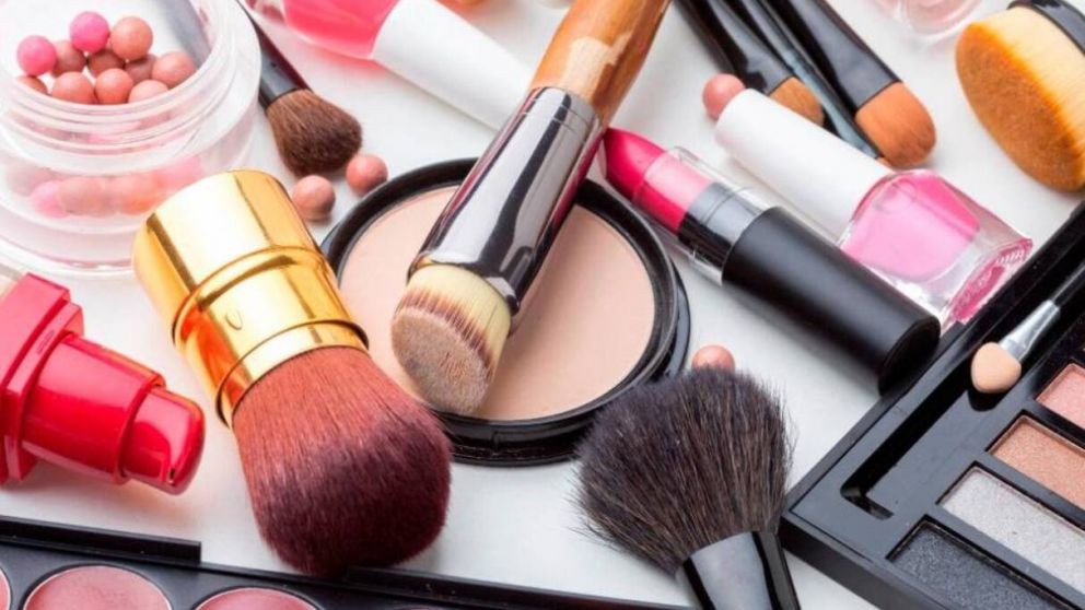 Facilitan la autorización para la fabricación o importación de productos de higiene y cosméticos