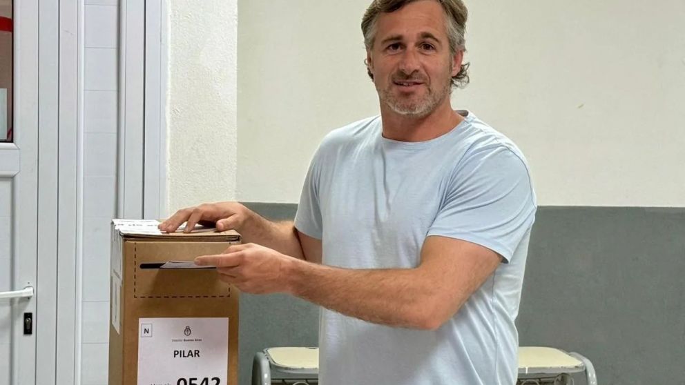 Federico Ach�val vot� en la Escuela Secundaria N�33 de Del Viso.