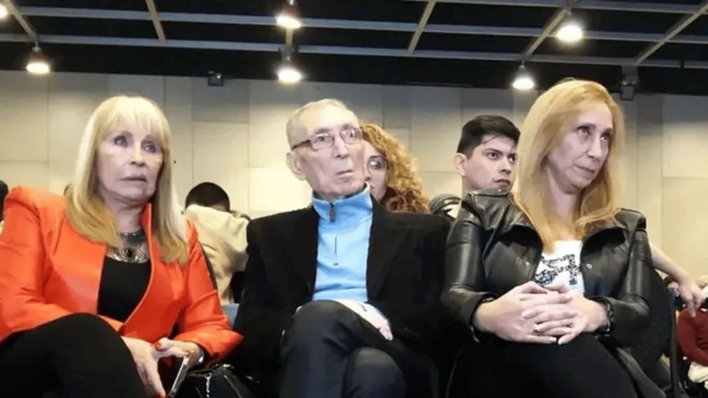 Alicia Lucich, la mam� de Milei, no pudo votar mientras su hijo emit�a el sufragio en la UTN