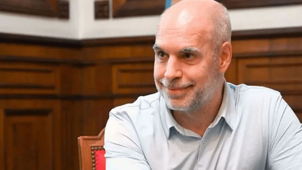 Con algunas demoras, votó Horacio Rodríguez Larreta en CABA.