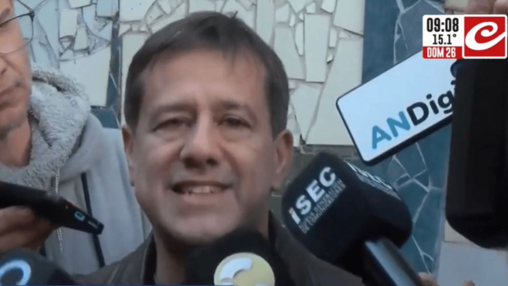 Recalde habló con la prensa luego de emitir su voto.