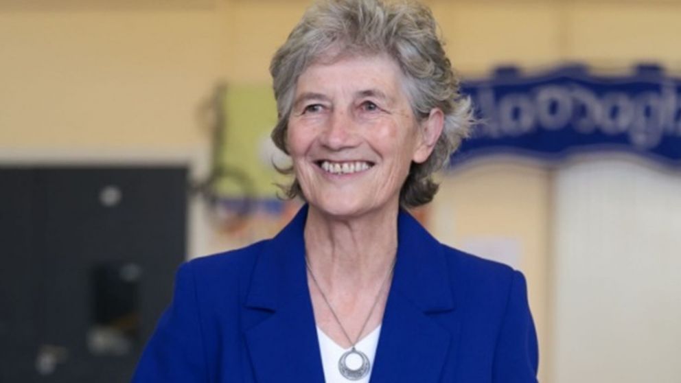 Catherine Connolly se convierte en la nueva presidenta de Irlanda tras una contundente victoria sobre la coalición de centroderecha.