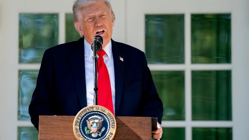 "No dije que reunirme con Putin sería una pérdida de tiempo", aclaró Trump al responder preguntas de periodistas