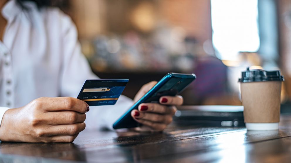 El consumidor ahora tiene el derecho de pasar sus tarjetas por el posnet de los comercios