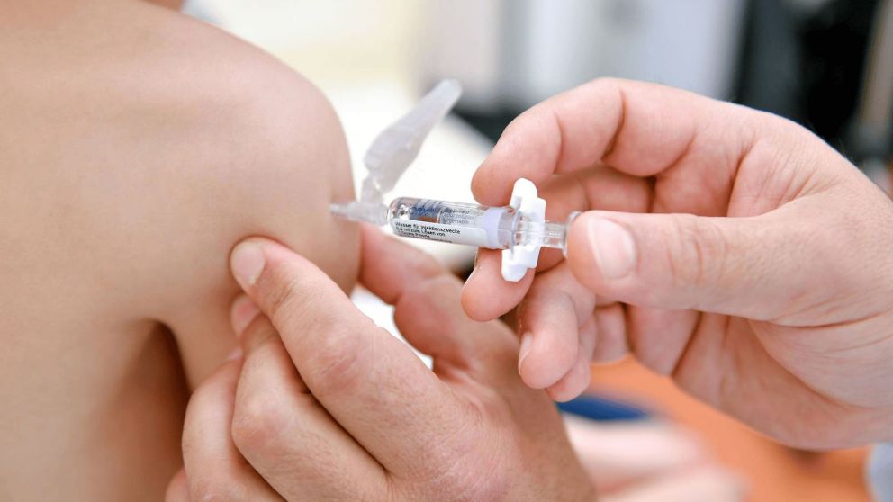 Durante 2024, se observó una preocupante disminución en las tasas de inmunización, dejando a 450.000 bebés desprotegidos.