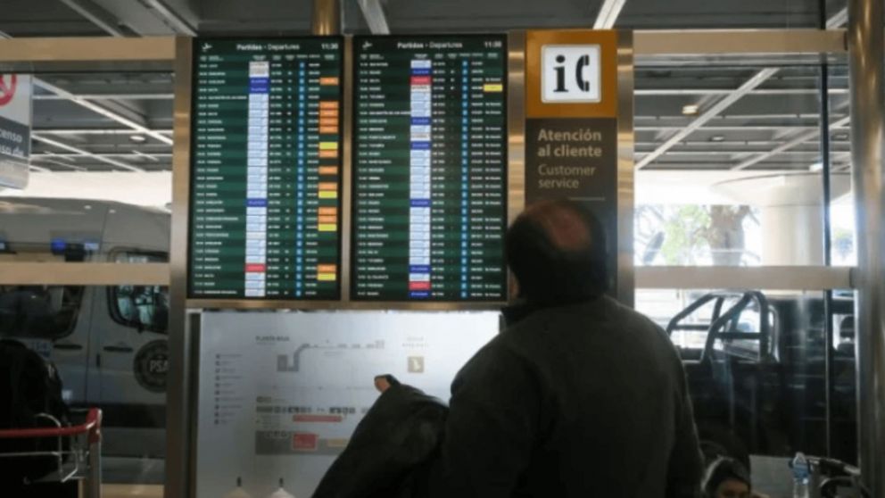 Hubo vuelos con demoras y cancelaciones en el aeroparque porteño Jorge Newbery