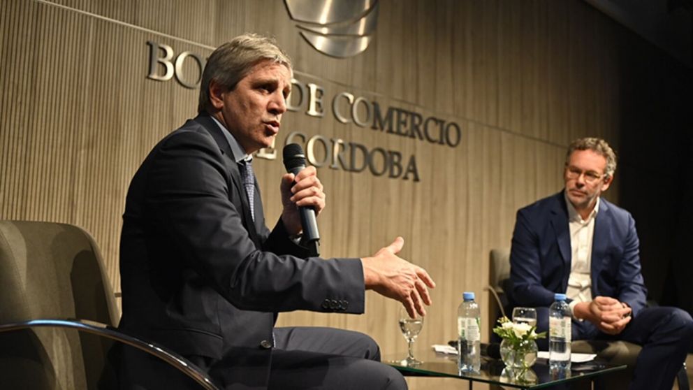 Habló Luis Caputo en la Bolsa de Comercio de Córdoba
