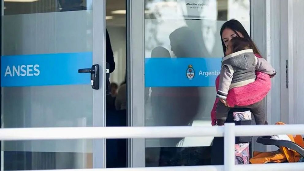 Las asignaciones familiares aumentar�n en septiembre y se suman otros beneficios extra. �Cu�nta plata cobrar�n? (Imagen ilustrativa).